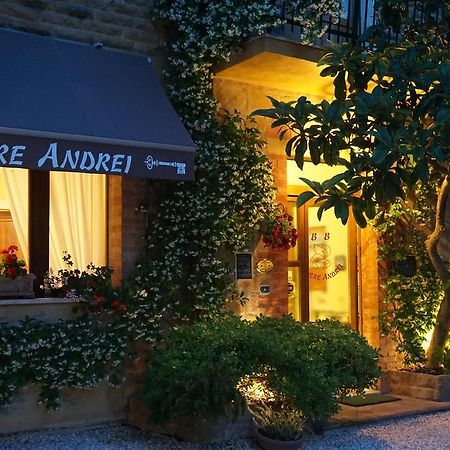Camere Andrei Pienza Luaran gambar