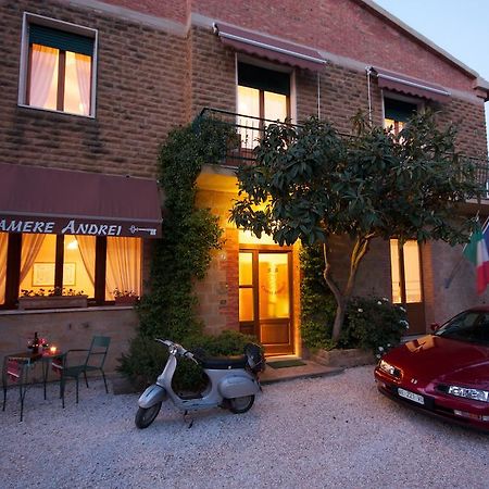 Camere Andrei Pienza Luaran gambar