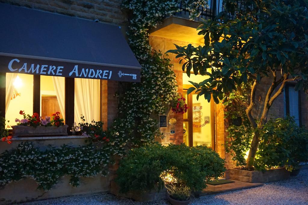 Camere Andrei Pienza Luaran gambar