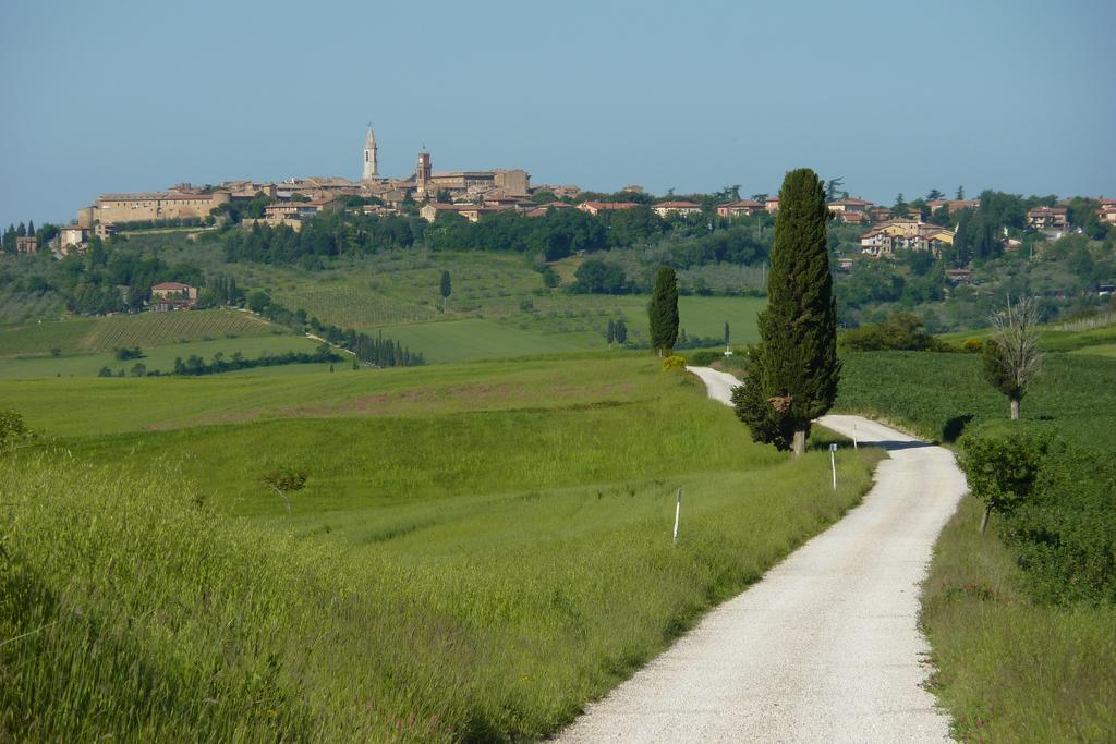Camere Andrei Pienza Luaran gambar