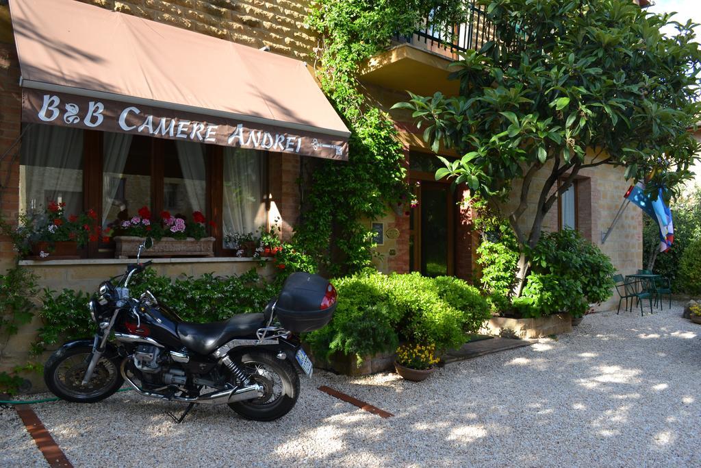 Camere Andrei Pienza Luaran gambar