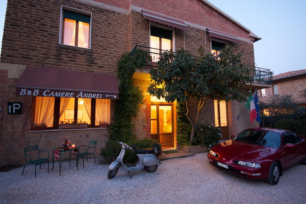 Camere Andrei Pienza Luaran gambar