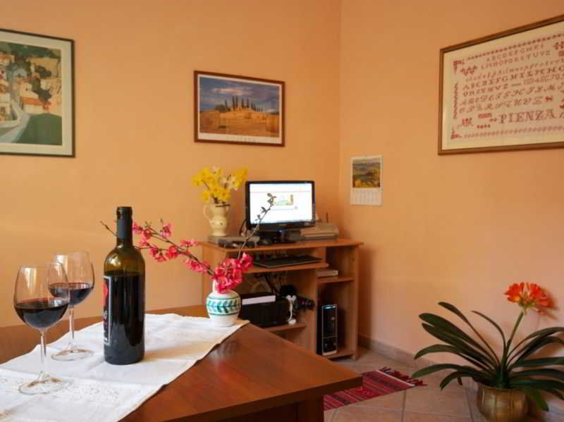 Camere Andrei Pienza Luaran gambar