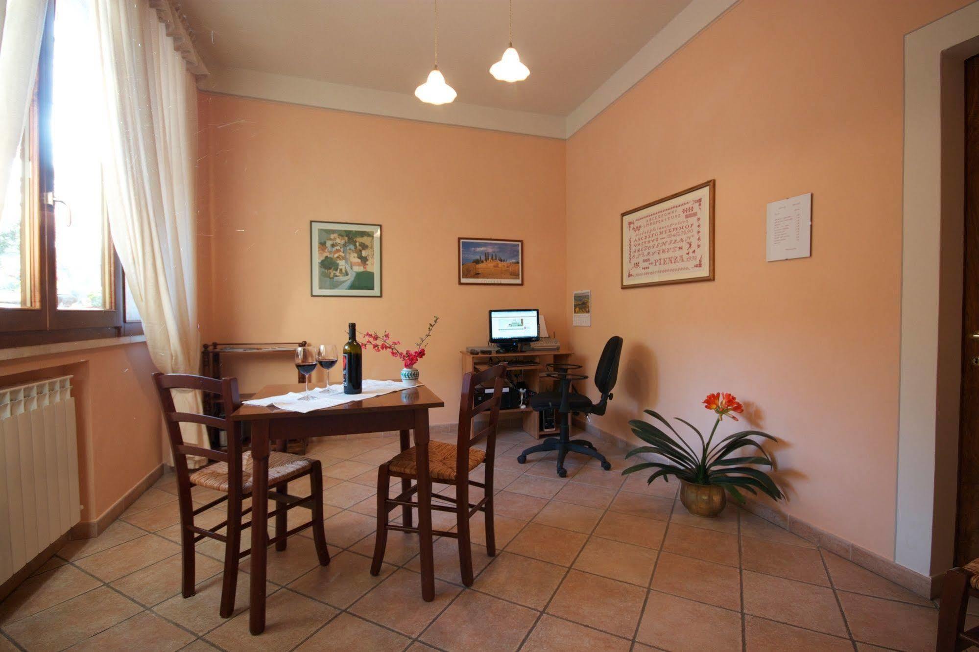 Camere Andrei Pienza Luaran gambar
