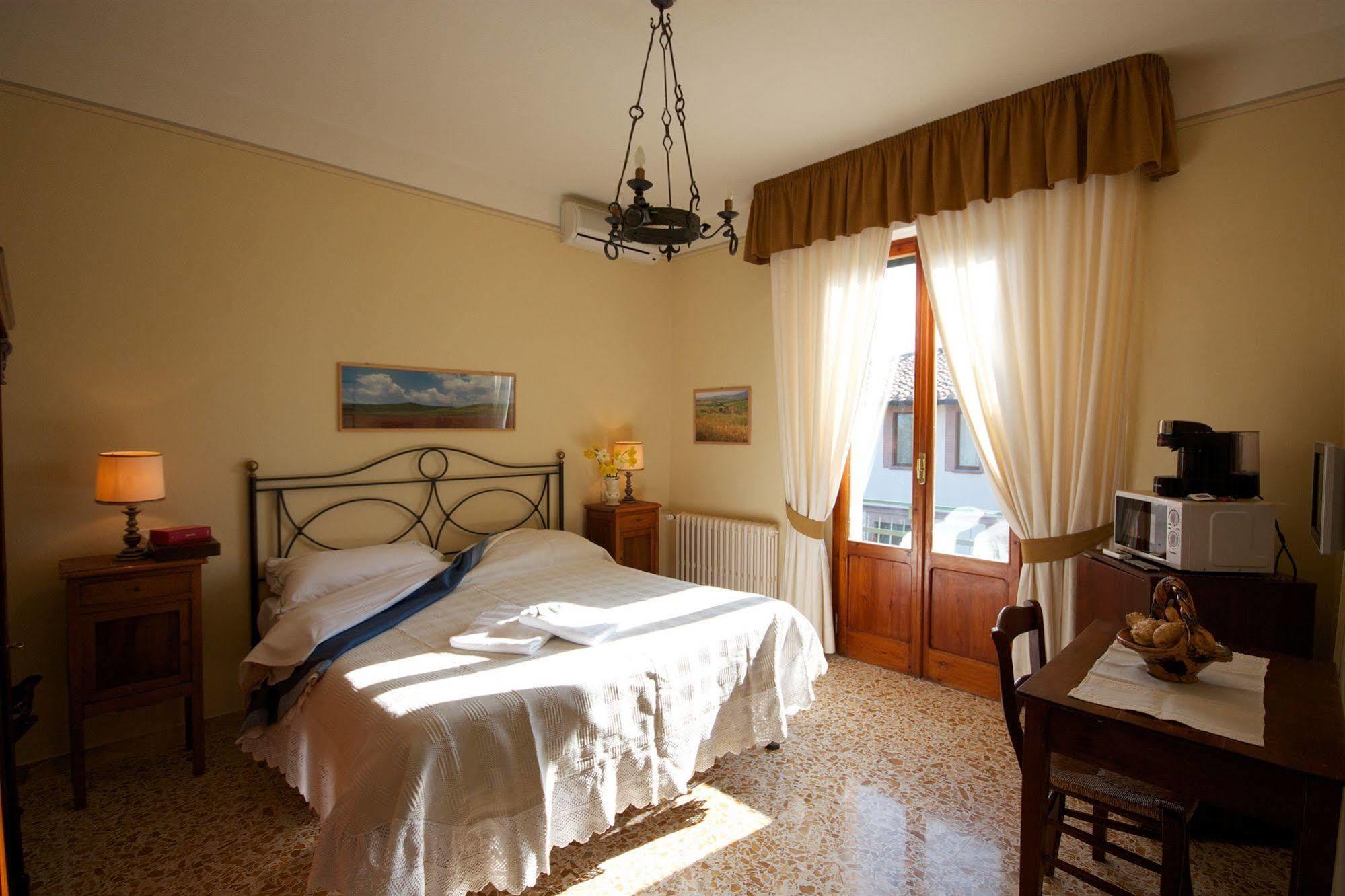 Camere Andrei Pienza Luaran gambar