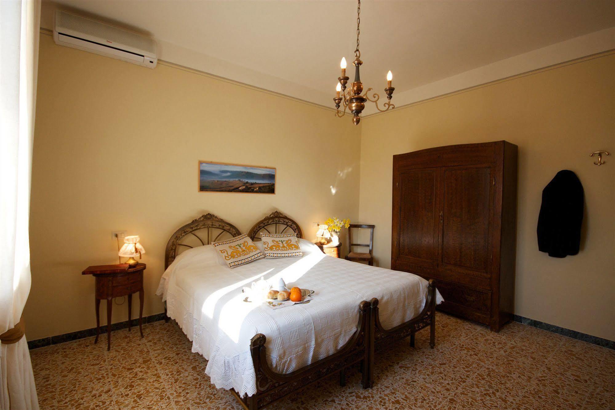 Camere Andrei Pienza Luaran gambar